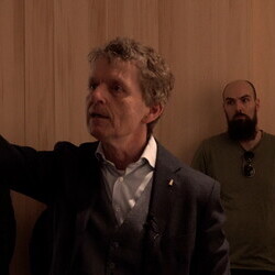 'Crosses': 12. Themenführung mit Kutator Johannes Rauchenberger in der Ausstellung 'Gott hat kein Museum', special guest: Guillaume Bruere (Berlin)