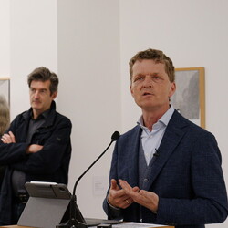 Eröffnung des Spiegelgitterhauses Gleisdorf (Sammlung Wolf) durch Bürgermeister Christoph Stark, Landeshauptmann Christopher Drexler und Diözesanbischof Wilhelm Krautwaschl.Laudatio: Walter Prügger,Einführung in die Ausstellung 'WENDEZEITEN/ZEITENW