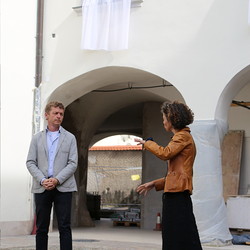 KURATORINNENFÜHRUNG, Juli 2021, Ausstellung EINATMEN-AUSATMEN. Foto: KULTUM