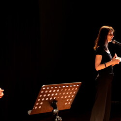 DIE H?HLENK?RPEREin poetisches Konzert mit Laure Gauthier (Text)& Olivier Mellano (Musik)Freitag, 28. April 2023, 19 UhrKULTUM [Im Cubus], Ein Abend in Kooperation mit der Kulturvermittlung Steiermark und der Literaturzeitschriftmanuskripte.Fo