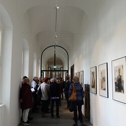   Kuratorenführung mit Johannes Rauchenberger, Ausstellung: 'Im Bann (s)einer großen Erzählung: Josef Fink (1941-1999), 15. März 2025
