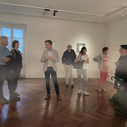 Lange Nacht der Kirchen 2024_'Nie wieder Krieg!'_Zenita Komad_Kuratorenführung. Foto: KULTUM