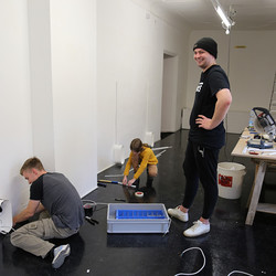 NINAVALE. Ausstellungsaufbau. 'Paradise is temporarily closed. God' KULTUM Graz, 24. Oktober 2020 bis 12. Dezember 2020. Foto: KULTUM/Andrea Hopper