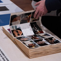 Im Bann (s)einer großen Erzählung: Josef Fink (1941–1999)Eröffnung im Minoritensaal, 28. Februar 2025Mit Johannes Rauchenberger, Elisabeth Koller (Kuratoren)Generalvika Erich Linhardt, Walter Prügger, Leiter des Ressorts 'Bildung, Kunst und Kultu