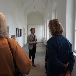  13. Themenführung in der Ausstellung 'Gott hat kein Museum' am 11.4.2026 zum Thema 'Wunder&Widersprüche'