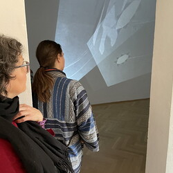 Eröffnung der Ausstellung: 'SISTERS OF THE LABYRINTH' von Renate Kordon und Tamara Friebel, KULTUM Graz, 2. März 2024. Foto: KULTUM/Johannes Rauchenberger