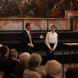 Im Bann (s)einer großen Erzählung: Josef Fink (1941–1999)Eröffnung im Minoritensaal, 28. Februar 2025Mit Johannes Rauchenberger, Elisabeth Koller (Kuratoren)Generalvika Erich Linhardt, Walter Prügger, Leiter des Ressorts 'Bildung, Kunst und Kultu