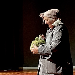 D'ÄRDGEISS_Figurentheater Margrit Gysin / Schweiz. Foto: KULTUM/A. Hopper