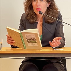 LITERATUR HOTEL: Luljeta Lleshanaku und Andrea Grill: DIE STADT DER ÄPFELKULTUM, 25. April 2022