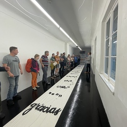 Lange Nacht der Kirchen 2024_'Nie wieder Krieg!'_Zenita Komad_Kuratorenführung. Foto: KULTUM