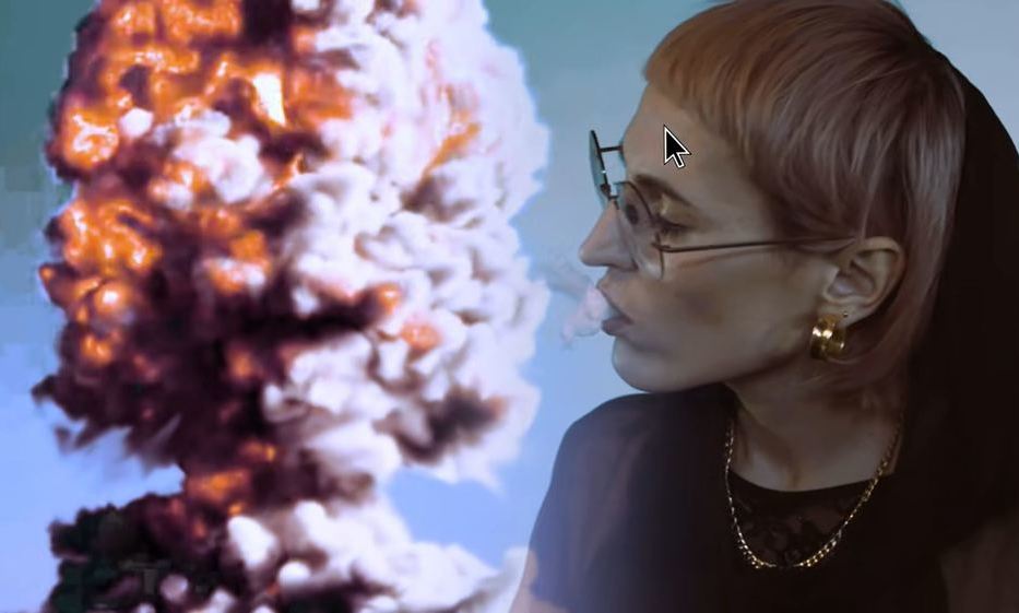 Videostill aus „Unfall“ der deutschen Sängerin Mine 