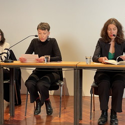 LITERATUR HOTEL: Luljeta Lleshanaku und Andrea Grill: DIE STADT DER ÄPFELKULTUM, 25. April 2022