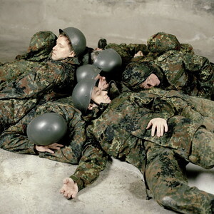 Oliver Ressler:  We Have a Situation Here, 2011, je 130x92 cm