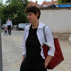 Isabella Kohlhuber, bei der Ausstellungseröffnung, EINATMEN - AUSATMEN, 2. Juni 2021, Foto: KULTUM