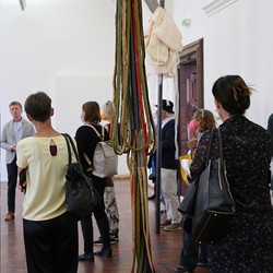 KURATORINNENFÜHRUNG, Juli 2021, Ausstellung EINATMEN-AUSATMEN. Foto: KULTUM