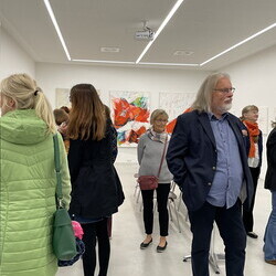 Gerhard Lojen (1935?2005) zum 20. Todestag: Er?ffnung KULTUMUSEUM im Spiegelgitterhaus Gleisdorf, 17.10.2025. Kurator Johannes Rauchenberger f?hrt in das Werk des K?nstlers ein.