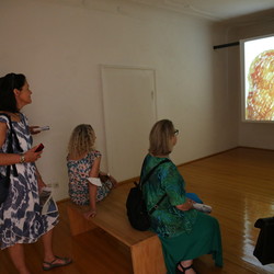 EINATMEN - AUSATMEN. Ausstellungsbesuch mit Führung. Foto: KULTUM