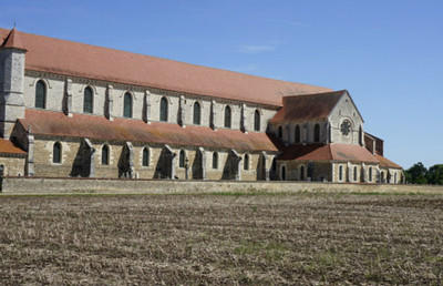 Die Zisterzienserabtei von Pontigny ist eine der vier Primarabteien, gegründet 1114 von Citeaux.