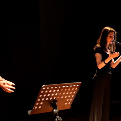 DIE H?HLENK?RPEREin poetisches Konzert mit Laure Gauthier (Text)& Olivier Mellano (Musik)Freitag, 28. April 2023, 19 UhrKULTUM [Im Cubus], Ein Abend in Kooperation mit der Kulturvermittlung Steiermark und der Literaturzeitschriftmanuskripte.Fo