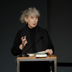 Olga Martynovas liest aus dem Gedichtband „Such nach dem Namen des Windes“ (S. Fischer, 2024)  Doppelte Gäste: Olga Martynova und Elke Laznia am 15. November 2024 im KULTUM. Einführung: Barbara Rauchenberger Gesepräch: Helwig Brunner