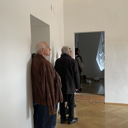 Eröffnung der Ausstellung: 'SISTERS OF THE LABYRINTH' von Renate Kordon und Tamara Friebel, KULTUM Graz, 2. März 2024. Foto: KULTUM/Johannes Rauchenberger