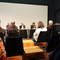                                 LITERATUR HOTEL: Vom Was und Wie. Die Essays von Franz Josef Czernin und Ferdinand Schmatz, KULTUM Literatur, 4. Juni 2025Lesungen und Gespr?ch. Begr??ung Paul PechmannModeration Ronald Pohl. Eine Kooperationsverans