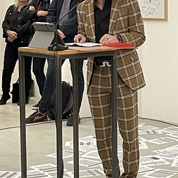 Eröffnung des Spiegelgitterhauses Gleisdorf (Sammlung Wolf) durch Bürgermeister Christoph Stark, Landeshauptmann Christopher Drexler und Diözesanbischof Wilhelm Krautwaschl.Laudatio: Walter Prügger,Einführung in die Ausstellung 'WENDEZEITEN/ZEITENW