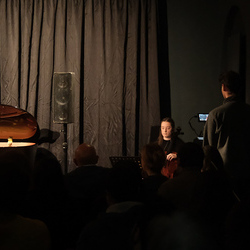 Reach.Touch. 28. November 2025. Konzert [imCubus] mit Musik von Leonardo Matteucci, Juan Sarmiento und Emanuele Savagnone