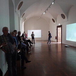                                 Führung von Kurator Johannes Rauchenberger durch die Ausstellung: 'Maaria Wirkkala: NUN MEHR – MEANTIME', 14. Mai 2025