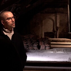 'Crosses': 12. Themenführung mit Kutator Johannes Rauchenberger in der Ausstellung 'Gott hat kein Museum', special guest: Guillaume Bruere (Berlin)