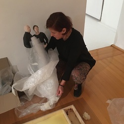 NINAVALE. Ausstellungsaufbau. 'Paradise is temporarily closed. God' KULTUM Graz, 24. Oktober 2020 bis 12. Dezember 2020. Foto: KULTUM/Andrea Hopper