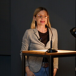 DER DOPPELTE GAST: Petra Ganglbauer und Auguste LaarUNUNTERBROCHEN (SCHWARZ) SEHENMittwoch, 10. Mai 2023, 19 UhrKULTUM [Im Cubus]EINF?HRUNG: Barbara RauchenbergerFoto: J.Rauchenberger/A. Babahmetovic
