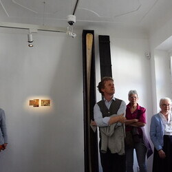                                 Führung von Kurator Johannes Rauchenberger durch die Ausstellung: 'Maaria Wirkkala: NUN MEHR – MEANTIME', 14. Mai 2025