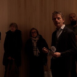 'Crosses': 12. Themenführung mit Kutator Johannes Rauchenberger in der Ausstellung 'Gott hat kein Museum', special guest: Guillaume Bruere (Berlin)