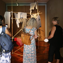 EINATMEN - AUSATMEN. Ausstellungsbesuch mit Führung. Foto: KULTUM