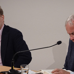 Lesung am 8. Mai 2026 mit Peter Waterhouse aus seinem neuen Werk Z Ypsilon X, mit einleitenden Worten von Johannes Rauchenberger und Edith Draxl. Gespräch und Moderation Paul Jandl.
