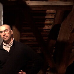 'Crosses': 12. Themenführung mit Kutator Johannes Rauchenberger in der Ausstellung 'Gott hat kein Museum', special guest: Guillaume Bruere (Berlin)