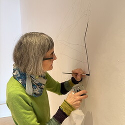 Aufbau der Ausstellung: 'SISTERS OF THE LABYRINTH' von Renate Kordon und Tamara Friebel, KULTUM Graz, 2.-23.März 2024  Foto: KULTUM/Johannes Rauchenberger