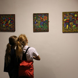 Paradieswerkstatt Malworkshop in der Ausstellung 'Innergärten und Trotzdemblüten' von Alois Neuhold Foto: KULTUM/Andrea Hopper