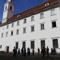 KURATORINNENFÜHRUNG, Juli 2021, Ausstellung EINATMEN-AUSATMEN. Foto: KULTUM