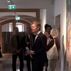 'Crosses': 12. Themenführung mit Kutator Johannes Rauchenberger in der Ausstellung 'Gott hat kein Museum', special guest: Guillaume Bruere (Berlin)