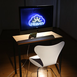 ninavale: iHeaven, 2020, Bildschirm, Neon. NINAVALE. Ausstellungsaufbau. 'Paradise is temporarily closed. God' KULTUM Graz, 24. Oktober 2020 bis 12. Dezember 2020. Foto: KULTUM/Andrea Hopper