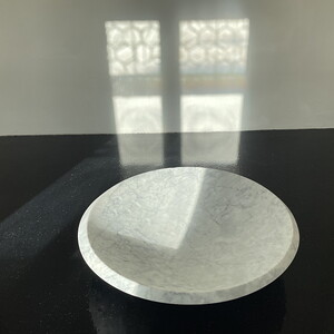 Wilhelm Scheruebl Schale offen, 2014  Carrara-Marmor  Durchmesser: 85 cm  H?he: 20 cm