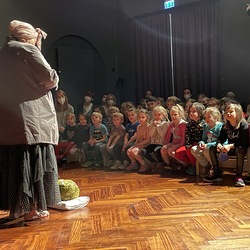 D'ÄRDGEISS_Figurentheater Margrit Gysin / Schweiz. Foto: KULTUM/A. Hopper