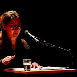 KLANG und KLAGE. Benefizkonzert f?r die UkraineInstitut f?r Slawistik in Kooperation mit KULTUMLAMENTATIONEN: Stimmperformancemit Hilde Kappes und Anna Petzer (Berlin)HERSTORY: Lesung mit Sofia Andruchowytsch (Kyjiw)ZHI ZHI NI NI: Audiovisuel