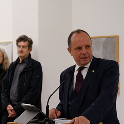 Eröffnung des Spiegelgitterhauses Gleisdorf (Sammlung Wolf) durch Bürgermeister Christoph Stark, Landeshauptmann Christopher Drexler und Diözesanbischof Wilhelm Krautwaschl.Laudatio: Walter Prügger,Einführung in die Ausstellung 'WENDEZEITEN/ZEITENW