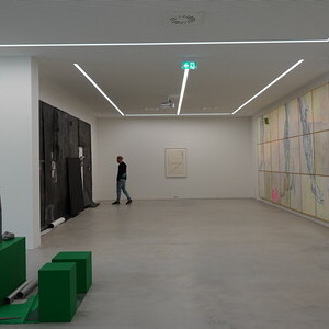                                 Michael Kienzer & Anneliese Schrenk: 'Was tun Skulpturen ohne Aufsicht?', KULTUMUSEUM im Spiegelgitterhaus Gleisdorf, 22. Mai bis 31. August 2026Kurator: J. Rauchenberger