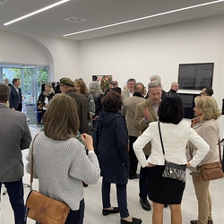 Eröffnung des Spiegelgitterhauses Gleisdorf (Sammlung Wolf) durch Bürgermeister Christoph Stark, Landeshauptmann Christopher Drexler und Diözesanbischof Wilhelm Krautwaschl.Laudatio: Walter Prügger,Einführung in die Ausstellung 'WENDEZEITEN/ZEITENW