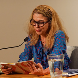 Doppelter Gast, am Fr., 24. April 2026 mit Ulrike Scheuermann, mit einer Einführung von Barbara Rauchenberger und einem Gespräch moderiert von Helwig Brunner