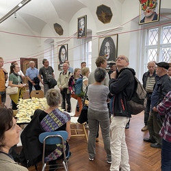 Lange Nacht der Kirchen 2024_'Nie wieder Krieg!'_Zenita Komad_Kuratorenführung. Foto: KULTUM